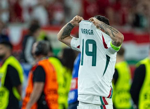 Football - UEFA EURO, EM, Europameisterschaft,Fussball 2024 - Group A - Scotland v Hungary STUTTGART, GERMANY - Sunday, June 23, 2024: Hungary s captain Dominik Szoboszlai, wearing the shirt of injured team-mate Barnabas Varga, after the UEFA Euro 2024 Group A match between Scotland and Hungary at the Stuttgart Arena. Hungary won 1-0. (Photo by David Rawcliffe Propaganda) STUTTGART Stuttgart Arena BADEN-WÜRTTEMBERG GERMANY  Copyright: xDavidxRawcliffex P2024-06-23-Scotland_Hungary-116
