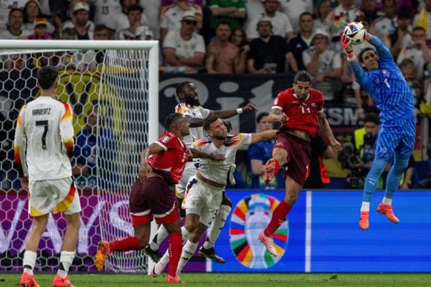 GER, EURO 2024, Group A, Switzerland SUI vs Germany GER 23 06 2024, Frankfurt Arena, Frankfurt, GER, EURO 2024, Group A, Switzerland SUI vs Germany GER In the picture Yann Sommer Switzerland SUI, 01 a safe goalkeeper ball fist defense penalty area nordphotoxGmbHxx xDenkinger nph00015