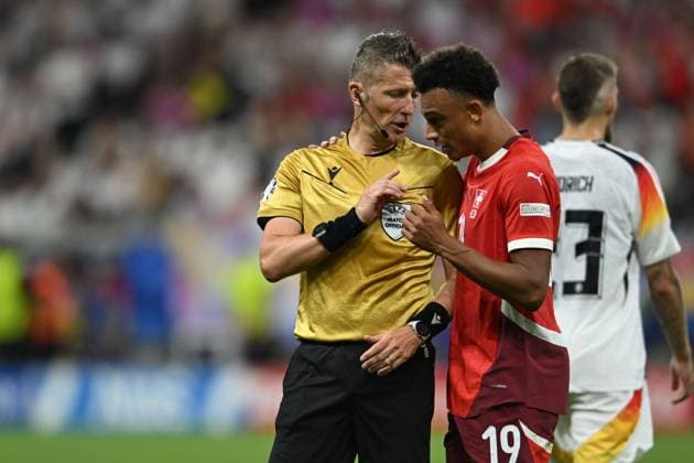 Daniele Orsato (Referee)Dan Ndoye (Switzerland) during the UEFA EURO, EM, Europameisterschaft,Fussball Germany 2024 match between Switzerland 1-1 Germany at Frankfurt Arena on June 23, 2024 in Frankfurt, Germany. Noxthirdxpartyxsales  (257435552)