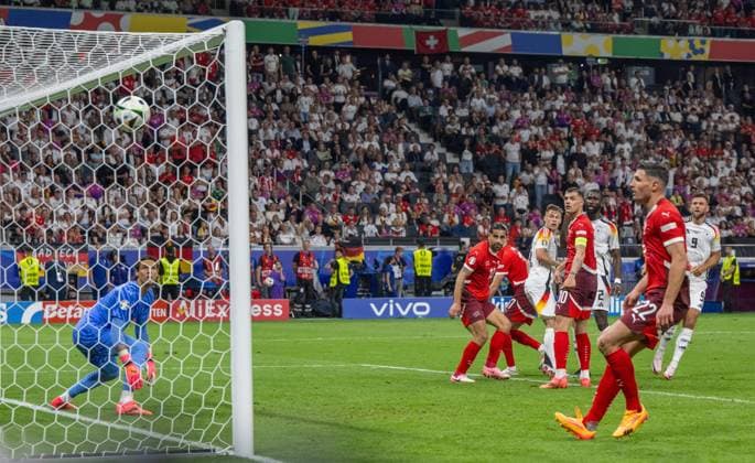 Soccer, Men, Season 2023 24, Euro EM 2024, Group A 3 Matchday in Frankfurt, Switzerland Germany 1 1 , Niclas Füllkrug 2 v r , Germany scores the goal to 1 1 against goalkeeper Yann Sommer Switzerland , 23 06 2024, Copyright: xMatthiasxKochx