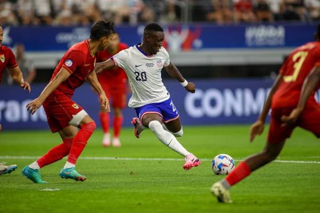 USA - BOLIVIA COPA AMERICA 2024 DALLAS, TX, USA - JUNE 23RD 2024: Copa America first game of Group C between USA and Bolivia at the AT&T Stadium. 20 Attacker United States, Folarin Balogun goes for a shot Mandatory Credit: Toby Tande Avant Sports Arlington AT&T Stadium TX Mexico Copyright: xTorbjornxTandex