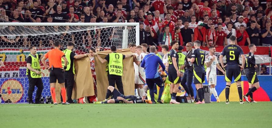 23 06 24 Scotland Hungary Germany, Stuttgart, 23 06 2024, Football, UEFA Euro 2024, Scotland Hungary Barnabas Varga Hungary Injury mi Dr Raymond Best Team Doctor VfB Stuttgart