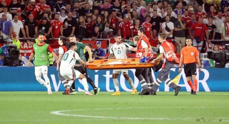 23 06 24 Scotland Hungary Germany, Stuttgart, 23 06 2024, Football, UEFA Euro 2024, Scotland Hungary Barnabas Varga Hungary Injury Dominik Szoboszlai Hungary helps the paramedics to carry the stretcher