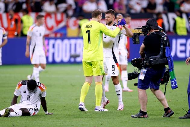 NEW Manuel Goalkeeper Team Germany Cheers after final whistle with FUELLKRUG Niclas UEFA Football EURO 2024 in Germany Preliminary Round Match Group A Switzerland Germany 1 1 on 23 06 2024 in Frankfurt DFL REGULATIONS PROHIBIT ANY USE OF PHOTOGRAPHS as IMAGE SEQUENCES and or QUASI VIDEO Copyright: xLacixPerenyix