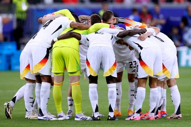 Team Germany at the pre-match acclamation UEFA Football EURO 2024 in Germany preliminary round match Group A Switzerland Germany 1 1 on 23 06 2024 in Frankfurt DFL REGULATIONS PROHIBIT ANY USE OF PHOTOGRAPHS as IMAGE SEQUENCES and or QUASI VIDEO Copyright: xLacixPerenyix