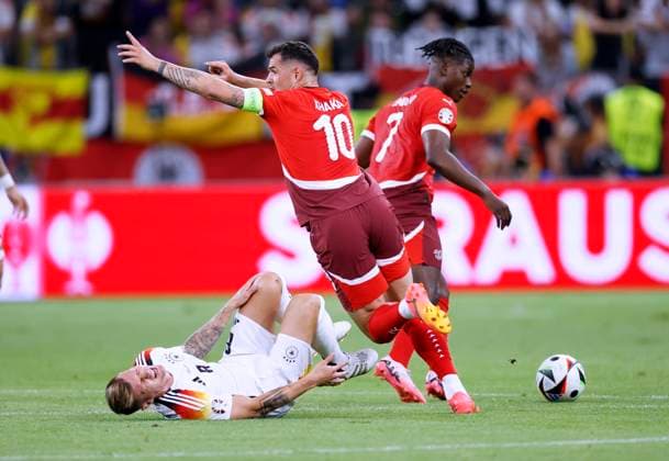 XHAKA Granit Kapitaen Team Schweiz mit KROOS UEFA Fussball EURO 2024 in Deutschland Vorrundenspiel Gruppe A Schweiz Deutschland 1 1 am 23 06 2024 in Frankfurt DFL REGULATIONS PROHIBIT ANY USE OF PHOTOGRAPHS as IMAGE SEQUENCES and or QUASI VIDEO Copyright: xLacixPerenyix