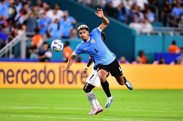 RECORD DATE NOT STATED Copa America USA 2024 Uruguay vs Panama Ronald Araujo of Uruguay during the game between Uruguay and Panama as part of the CONMEBOL Copa America USA 2024 group C, at Hard Rock Stadium, on June 23, 2024 in Miami Gardens, Florida, United States. MIAMI FLORIDA UNITED STATES  Copyright: xAdrianxMaciasx 20240623213240_CA_GC_2024_URU_PAN_ARAUJO76