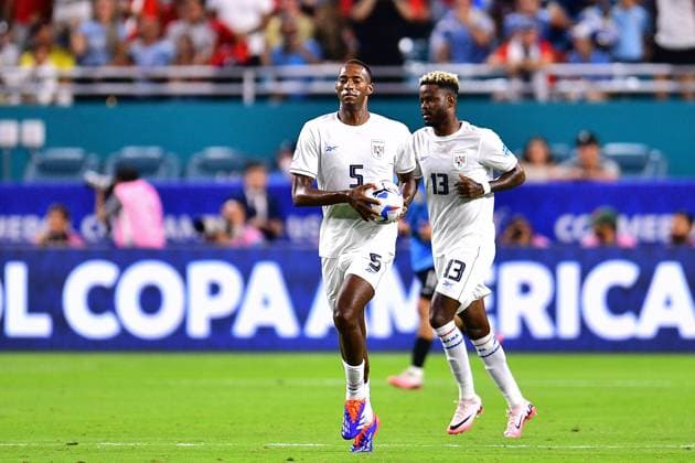 RECORD DATE NOT STATED Copa America USA 2024 Uruguay vs Panama Abdiel Ayarza and Freddy Gondola of Panama during the game between Uruguay and Panama as part of the CONMEBOL Copa America USA 2024 group C, at Hard Rock Stadium, on June 23, 2024 in Miami Gardens, Florida, United States. MIAMI FLORIDA UNITED STATES  Copyright: xAdrianxMaciasx 20240623221107_CA_GC_2024_URU_PAN_AYARZA98
