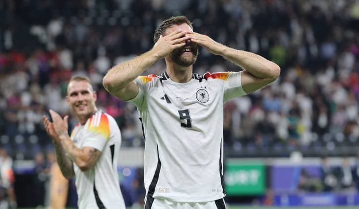 David Raum, goalscorer Niclas Füllkrug gestures to his relatives, German team cheers after draw end of match Sport Football Soccer European Championship Euro 2024 European Championship Men Season 2023 2024 23 06 2024 Switzerland SUI vs Germany GER in Frankfurt a M DFL regulations prohibit any use of photographs as image sequences and or quasi video
