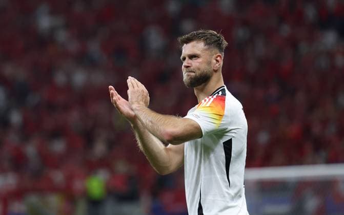 (240624) -- FRANKFURT, June 24, 2024 -- Niclas Fullkrug of Germany acknowledges spectators after the UEFA EURO, EM, Europameisterschaft,Fussball 2024 Group A match between Germany and Switzerland in Frankfurt, Germany, June 23, 2024. ) (SP)GERMANY-FRANKFURT-FOOTBALL-EURO 2024-GERMANY VS SWITZERLAND BaixXuefei 