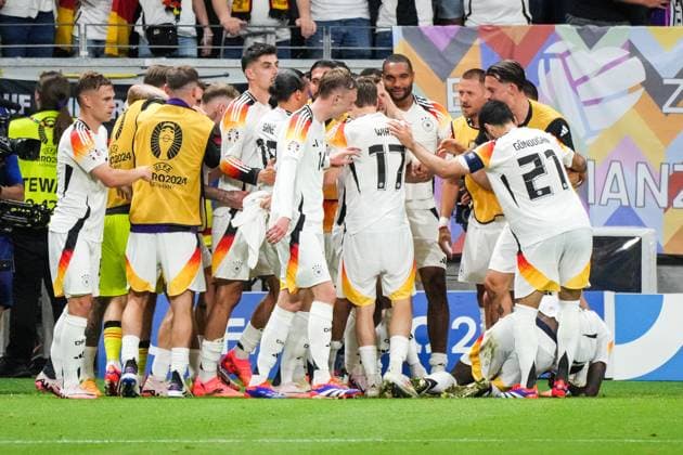The German team cheers after Niclas Füllkrug Germany Germany, 09 scores to equalize the score at 1 1, Antonio Rüdiger Germany Germany, 02 gets injured Frankfurt 23 06 2024 Germany vs Switzerland, EURO2024 M25, Group A, EM Arena Frankfurt