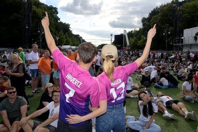 Fans at the UEFA EURO 2024 Fan Zone at the European Championship match Switzerland vs Germany at the Brandenburg Gate Berlin, 23 06 2024 Foto:xF.xKernx xFuturexImagex fanzone2306_4605