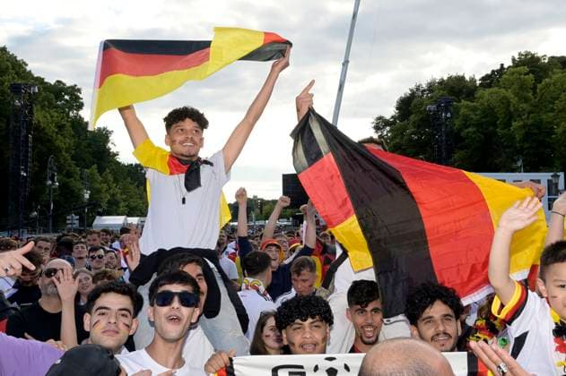 Fans at the UEFA EURO 2024 Fan Zone at the European Championship match Switzerland vs Germany at the Brandenburg Gate Berlin, 23 06 2024 Foto:xF.xKernx xFuturexImagex fanzone2306_4625