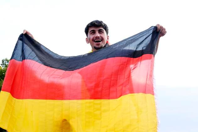 Fans at the UEFA EURO 2024 Fan Zone at the European Championship match Switzerland vs Germany at the Brandenburg Gate Berlin, 23 06 2024 Foto:xF.xKernx xFuturexImagex fanzone2306_4638