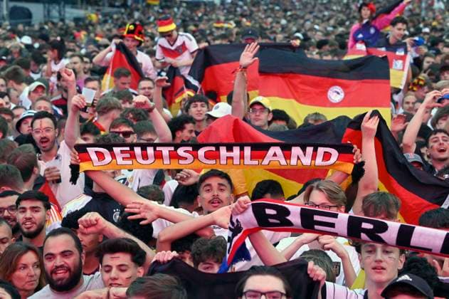 Fans at the UEFA EURO 2024 Fan Zone at the European Championship match Switzerland vs Germany at the Brandenburg Gate Berlin, 23 06 2024 Foto:xF.xKernx xFuturexImagex fanzone2306_4648