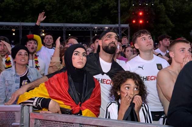 Fans at the UEFA EURO 2024 Fan Zone at the European Championship match Switzerland vs Germany at the Brandenburg Gate Berlin, 23 06 2024 Foto:xF.xKernx xFuturexImagex fanzone2306_4674