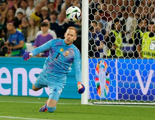 23 06 2024, European Football Championship, Scotland vs Hungary,MHP Stuttgart, Sport, in the picture Peter Gulacsi Hungary
