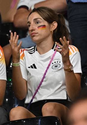 23 06 2024, xjhx, European Football Championship 2024, Switzerland Germany emspor, v l The girlfriend of national coach Julian Nagelsmann, Lena Wurzenberger DFL DFB REGULATIONS PROHIBIT ANY USE OF PHOTOGRAPHS as IMAGE SEQUENCES and or QUASI VIDEO Frankfurt