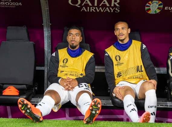 23 06 2024, Football UEFA EURO 2024, Preliminary Round, Matchday 3, Switzerland Germany, at Frankfurt Arena in Frankfurt am Main, v lI Benjamin Henrichs Germany , Leroy Sane Germany on the bench