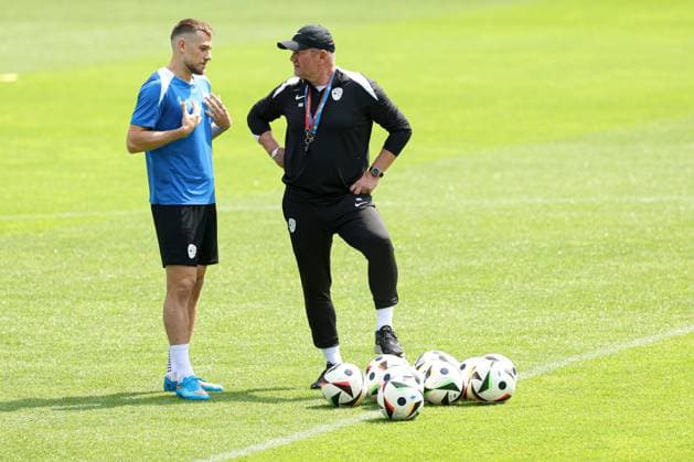 EURO 2024, Nationalteam Slowenien, Training Slovenia manager Matjaz Kek and Timi Elsnik during the training session Slovenia Training, UEFA European Championship, EM, Europameisterschaft 2024, Group C, Football, Stadion am Zoo, Wuppertal, Germany, 24 Jun 2024 EDITORIAL USE ONLY No use with unauthorised audio, video, data, fixture lists, club league logos or live services. Online in-match use limited to 120 images, no video emulation. No use in betting, games or single club league player publications.  Copyright: xPaulxCurrie Shutterstockx 14555190ad