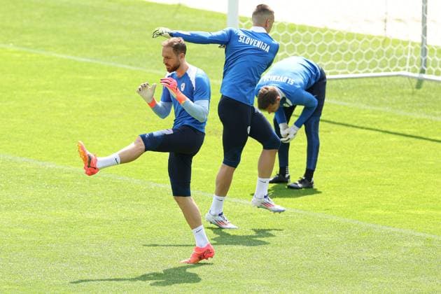 EURO 2024, Nationalteam Slowenien, Training Jan Oblak of Slovenia during the training session Slovenia Training, UEFA European Championship, EM, Europameisterschaft 2024, Group C, Football, Stadion am Zoo, Wuppertal, Germany, 24 Jun 2024 EDITORIAL USE ONLY No use with unauthorised audio, video, data, fixture lists, club league logos or live services. Online in-match use limited to 120 images, no video emulation. No use in betting, games or single club league player publications.  Copyright: xPaulxCurrie Shutterstockx 14555190ar