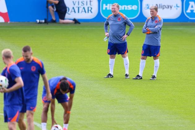 2024-06-24 Training Session Netherlands WOLFSBURG, GERMANY - JUNE 24: Coach Ronald Koeman of the Netherlands and assistant coach Erwin Koeman of the Netherlands during a training session prior to the Group D - UEFA EURO, EM, Europameisterschaft,Fussball 2024 match between Netherlands and Austria at AOK Stadium on June 24, 2024 in Wolfsburg, Germany. (Photo by Peter Lous BSR Agency) Wolfsburg Germany Content not available for redistribution in The Netherlands directly or indirectly through any third parties. Copyright: xBSRxAgencyx