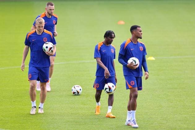 2024-06-24 Training Session Netherlands WOLFSBURG, GERMANY - JUNE 24: Matthijs de Ligt of the Netherlands, Jeremie Frimpong of the Netherlands and Ryan Gravenberch of the Netherlands during a training session prior to the Group D - UEFA EURO, EM, Europameisterschaft,Fussball 2024 match between Netherlands and Austria at AOK Stadium on June 24, 2024 in Wolfsburg, Germany. (Photo by Peter Lous BSR Agency) Wolfsburg Germany Content not available for redistribution in The Netherlands directly or indirectly through any third parties. Copyright: xBSRxAgencyx