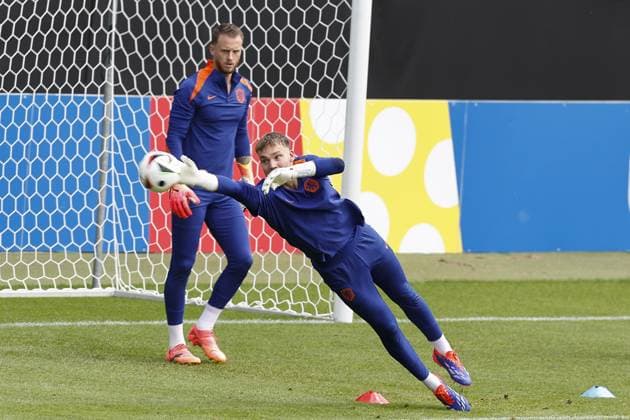 WOLFSBURG, 24-06-2024, Training Camp of Team Netherlands in preparation of EURO 2024. Netherlands training. Netherlands keeper Bart Verbruggen. Team Netherlands 24-6-2024  x25583994x Copyright:
