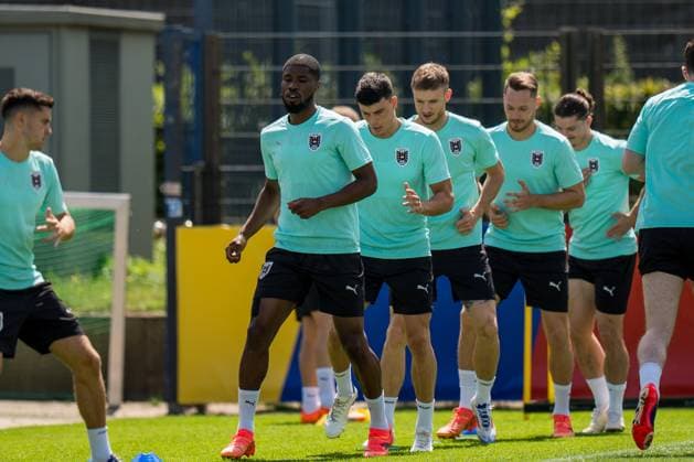 EURO 2024, Nationalteam Österreich, Training SOCCER - UEFA EURO, EM, Europameisterschaft,Fussball 2024 BERLIN,GERMANY,24.JUN.24 - UEFA EURO 2024, group stage, Austria vs Netherlands, preview, training Team AUT. Image shows Kevin Danso (AUT) and the team of AUT.  GEPAxpictures xJohannesxFriedl