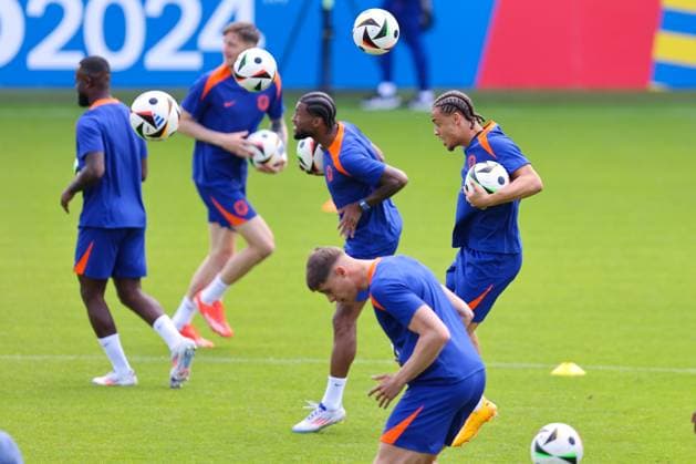 2024-06-24 Training Session Netherlands WOLFSBURG, GERMANY - JUNE 24: Xavi Simons of the Netherlands during a training session prior to the Group D - UEFA EURO, EM, Europameisterschaft,Fussball 2024 match between Netherlands and Austria at AOK Stadium on June 24, 2024 in Wolfsburg, Germany. (Photo by Peter Lous BSR Agency) Wolfsburg Germany Content not available for redistribution in The Netherlands directly or indirectly through any third parties. Copyright: xBSRxAgencyx