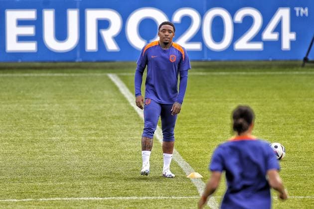 WOLFSBURG, 24-06-2024, Training Camp of Team Netherlands in preparation of EURO 2024. Netherlands training . Netherlands player Steven Bergwijn Team Netherlands 24-6-2024  x25584529x Copyright:
