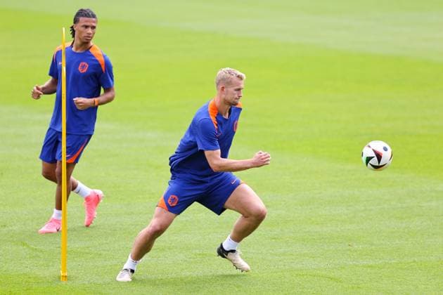 2024-06-24 Training Session Netherlands WOLFSBURG, GERMANY - JUNE 24: Nathan Ake of the Netherlands and Matthijs de Ligt of the Netherlands during a training session prior to the Group D - UEFA EURO, EM, Europameisterschaft,Fussball 2024 match between Netherlands and Austria at AOK Stadium on June 24, 2024 in Wolfsburg, Germany. (Photo by Peter Lous BSR Agency) Wolfsburg Germany Content not available for redistribution in The Netherlands directly or indirectly through any third parties. Copyright: xBSRxAgencyx