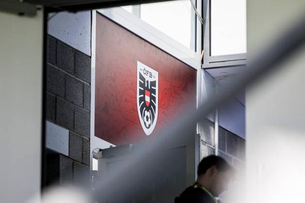 Austria training session, Euro 2024, Berlin Germany Berlin, Germany. 24th, June 2024. The logo of the Austrian Football Association (ÖFB) seen at the training facility at a MD-1 training session at the Stadion auf dem Wurfplats in Berlin. Berlin Germany  Copyright: xGonzalesxPhoto LassexLagonix