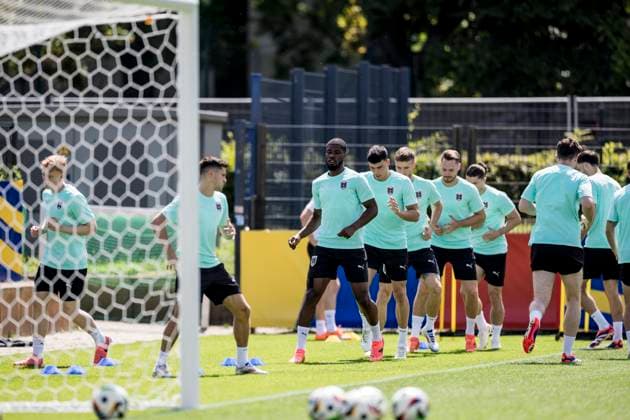 Austria training session, Euro 2024, Berlin Germany Berlin, Germany. 24th, June 2024. Kevin Danso and the players of Austria seen during a MD-1 training session at the Stadion auf dem Wurfplats in Berlin. Berlin Germany  Copyright: xGonzalesxPhoto LassexLagonix