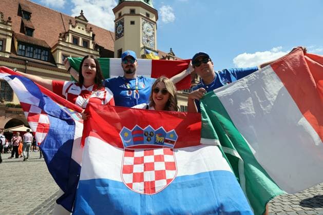 UEFA European Football Championship - UEFA EURO, EM, Europameisterschaft,Fussball 2024 - Croatia vs Italy Leipzig, Germany 24.06.2024: Italian and Croatian supporters in the square of Leipzig waiting the UEFA EURO 2024 group stage B football match between Croatia vs Italy at Leipzig Stadium. Leipzig Germany  Copyright: xIPAxSport ABACAx