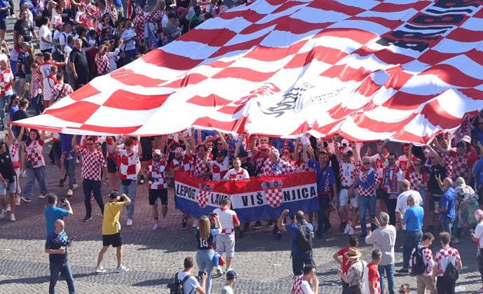 The largest flag brought by Croatian fans in Leipzig, Croatia Croatian fans brought and unfurled the largest flag, which is 107 meters long, ahead of the start of the match between Croatia and Italy during the UEFA EURO, EM, Europameisterschaft,Fussball 2024 on June 24, 2024 in Leipzig, Germany. SanjinxStrukic PIXSELL