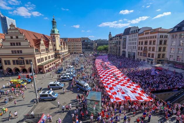The largest flag brought by Croatian fans in Leipzig, Croatia Croatian fans brought and unfurled the largest flag, which is 107 meters long, ahead of the start of the match between Croatia and Italy during the UEFA EURO, EM, Europameisterschaft,Fussball 2024 on June 24, 2024 in Leipzig, Germany. SanjinxStrukic PIXSELL