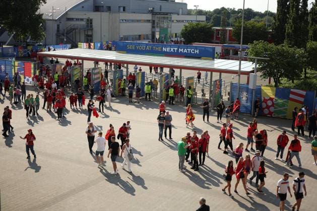 A general view of fans arriving before the start of the match Albania v Spain, UEFA European Championship, EM, Europameisterschaft 2024, Group B, Football, Dusseldorf Arena, Dusseldorf, Germany, 24 Jun 2024 EDITORIAL USE ONLY No use with unauthorised audio, video, data, fixture lists, club league logos or live services. Online in-match use limited to 120 images, no video emulation. No use in betting, games or single club league player publications.  Copyright: xPaulxCurrie Shutterstockx 14551058d