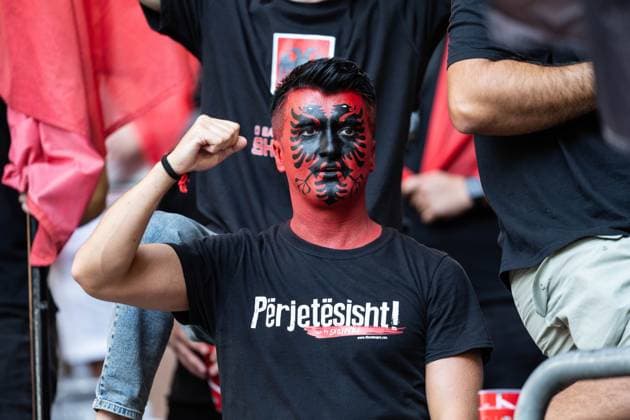 GER, Euro 2024, Group B, Albania ALB vs Spain ESP 24 06 2024, Düsseldorf Arena Merkur Spiel Arena , Düsseldorf Duesseldorf, GER, Euro 2024, Group B, Albania ALB vs Spain ESP In the picture fan made up by Albania Albania ALB, flag, flag on face, singing, clapping hands nordphotoxGmbHxx xChristianxSchulze nph000300