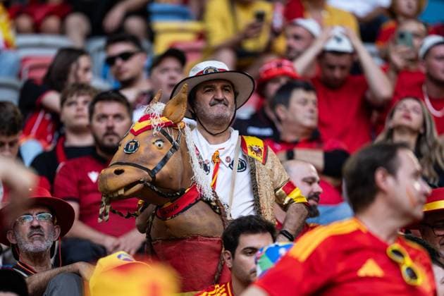 GER, Euro 2024, Group B, Albania ALB vs Spain ESP 24 06 2024, Düsseldorf Arena Merkur Spiel Arena , Düsseldorf Duesseldorf, GER, Euro 2024, Group B, Albania ALB vs Spain ESP In the picture disguised fan of Spain ESP with horse, hat nordphotoxGmbHxx xChristianxSchulze nph000300