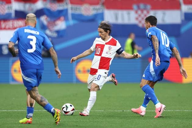 Luka Modric of Croatia Croatia v Italy, UEFA European Championship, EM, Europameisterschaft 2024, Group B, Football, Leipzig Stadium, Leipzig, Germany, 24 Jun 2024 EDITORIAL USE ONLY No use with unauthorised audio, video, data, fixture lists, club league logos or live services. Online in-match use limited to 120 images, no video emulation. No use in betting, games or single club league player publications.  Copyright: xMattxWest Shutterstockx 14551036am