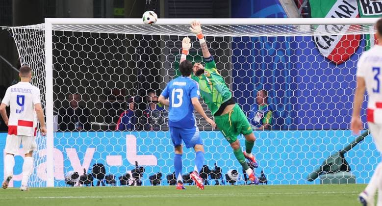 Croatia Italy UEFA EURO 2024 Leipzig, 24 06 2024, Leipzig Stadium, Football, UEFA EURO 2024 Germany , Group B, Preliminary round , Croatia CRO vs Italy ITA , In the picture scoring chance for Croatia goalkeeper Gianluigi Donnarumma 1, ITA parries the shot , For journalistic purposes only Only for editorial use , UEFA Êregulations prohibit any use of photographs as image sequences and or quasi video ,