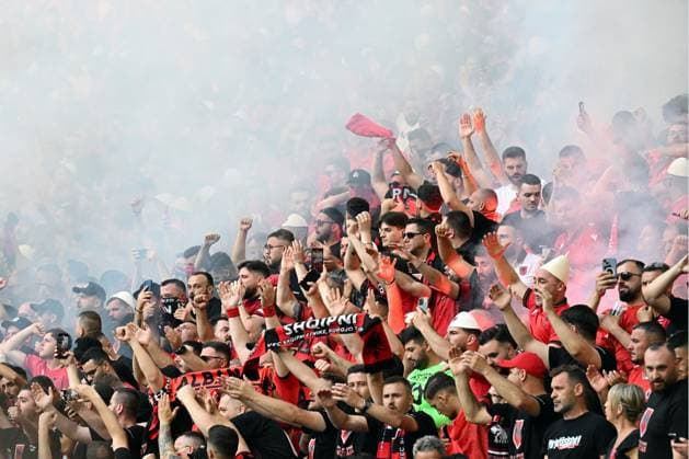 DUSSELDORF - Fans of Albania during the UEFA EURO, EM, Europameisterschaft,Fussball 2024 group B match between Albania and Spain at the Dusseldorf Arena on June 24, 2024 in Dusseldorf, Germany. ANP Hollandse Hoogte UEFA EURO 2024 2024 xVIxANPxSportx xGerritxvanxKeulenxIVx 501971568 originalFilename: 501971568.jpg