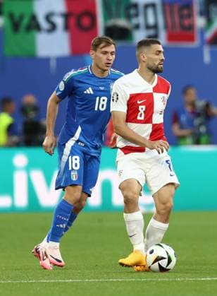 24 06 2024, xtgx, European Football Championship 2024, Croatia Italy emspor, v l Nicolo Barella Italy , Mateo Kovacic Croatia Croatia UEFA REGULATIONS PROHIBIT ANY USE OF PHOTOGRAPHS as IMAGE SEQUENCES and or QUASI VIDEO Leipzig