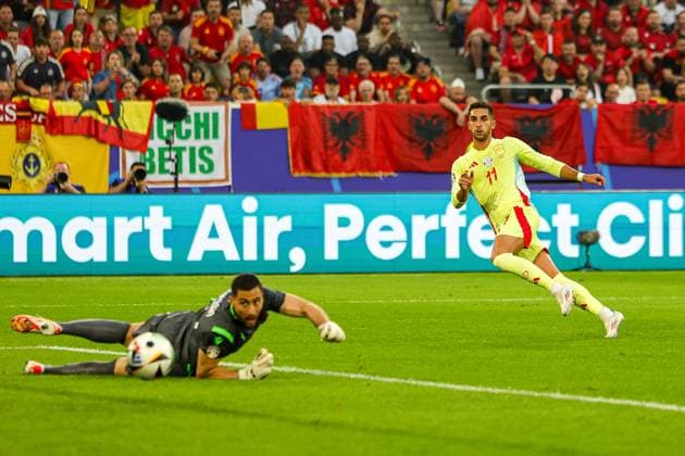Albania v Spain Euro 2024 24 06 2024. Group B Goal 0-1 Ferran Torres of Spain scores a goal during the Euro 2024 match between Albania and Spain at Dusseldorf Arena, Dusseldorf, Germany on 24 June 2024. Editorial use only , Copyright: xNigelxKeenex PSI-19824-0013