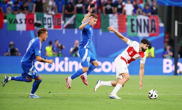 Croatia Italy UEFA EURO 2024 Leipzig, 24 06 2024, Leipzig Stadium, Football, UEFA EURO 2024 Germany , Group B, Preliminary round , Croatia CRO vs Italy ITA , Pictured from left Mateo Retegui 19, ITA , Nicolo Barella 21, ITA , Josko Gvardiol 4, Croatia , For journalistic purposes only Only for editorial use , UEFA Êregulations prohibit any use of photographs as image sequences and or quasi video ,