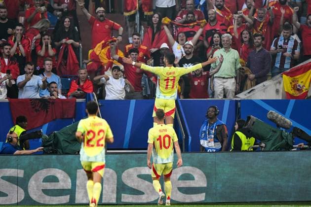 DUSSELDORF - Ferran Torres of Spain celebrates the 0-1 during the UEFA EURO, EM, Europameisterschaft,Fussball 2024 group B match between Albania and Spain at the Dusseldorf Arena on June 24, 2024 in Dusseldorf, Germany. ANP Hollandse Hoogte UEFA EURO 2024 2024 xVIxANPxSportx xGerritxvanxKeulenxIVx 501972187 originalFilename: 501972187.jpg