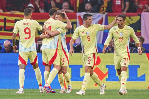 2024-06-24 Albania v Spain - Group B - UEFA EURO, EM, Europameisterschaft,Fussball 2024 DUSSELDORF, GERMANY - JUNE 24: Ferran Torres of Spain, Daniel Vivian of Spain, Joselu of Spain, players of Spain celebrate the first goal during the Group B - UEFA EURO 2024 match between Albania and Spain at Dusseldorf Arena on June 24, 2024 in Dusseldorf, Germany. (Photo by Joris Verwijst BSR Agency) Dusseldorf Germany Content not available for redistribution in The Netherlands directly or indirectly through any third parties. Copyright: xBSRxAgencyx