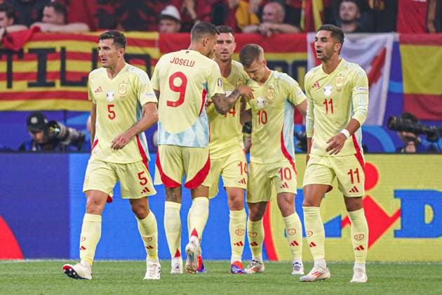2024-06-24 Albania v Spain - Group B - UEFA EURO, EM, Europameisterschaft,Fussball 2024 DUSSELDORF, GERMANY - JUNE 24: Ferran Torres of Spain, Daniel Vivian of Spain, Joselu of Spain, players of Spain celebrate the first goal during the Group B - UEFA EURO 2024 match between Albania and Spain at Dusseldorf Arena on June 24, 2024 in Dusseldorf, Germany. (Photo by Joris Verwijst BSR Agency) Dusseldorf Germany Content not available for redistribution in The Netherlands directly or indirectly through any third parties. Copyright: xBSRxAgencyx