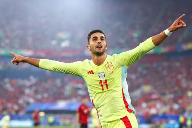 Albanien gegen Spanien 24. Juni 2024, Düsseldorf UEFA EUROs Gruppe B Albanien gegen Spanien Ferran Torres von Spanien feiert sein erstes Tor Foto Charlotte Wilson Abseits Düsseldorf Deutschland  Copyright: xCharlottexWilsonx xOffsidexOffside